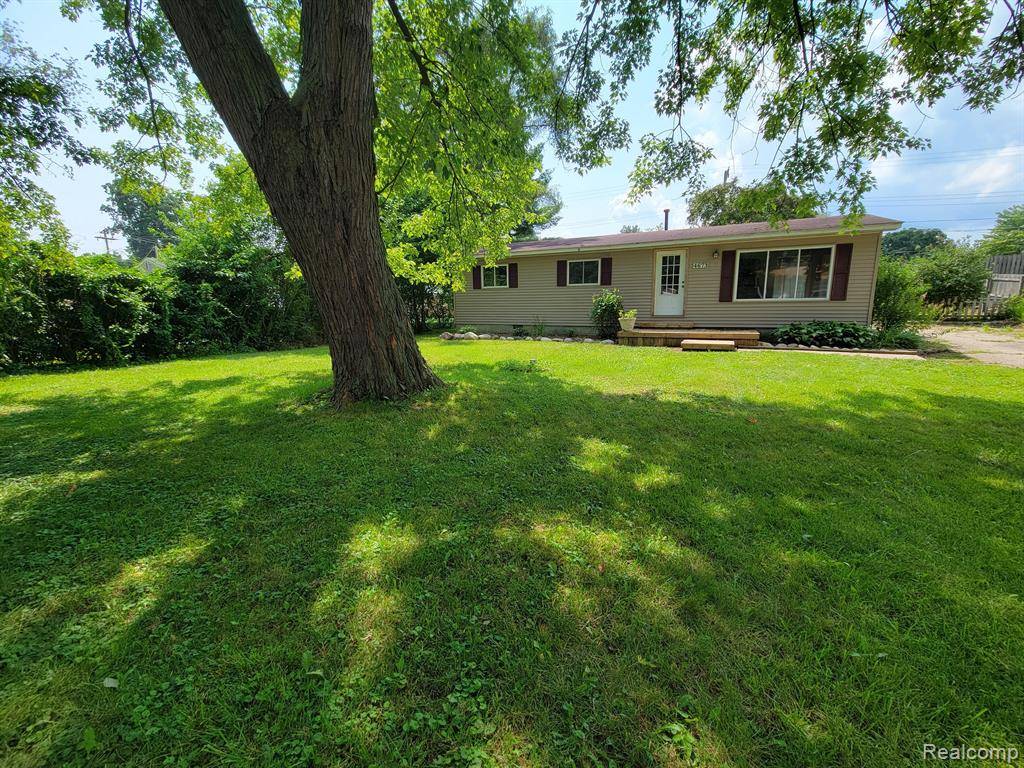 4673 Lindholm Drive, White Lake Twp, MI 48383