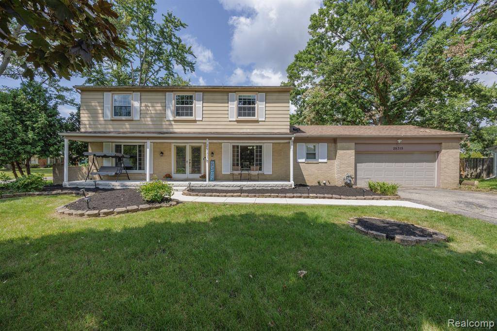 25315 LYNCASTLE Street, Farmington Hills, MI 48336