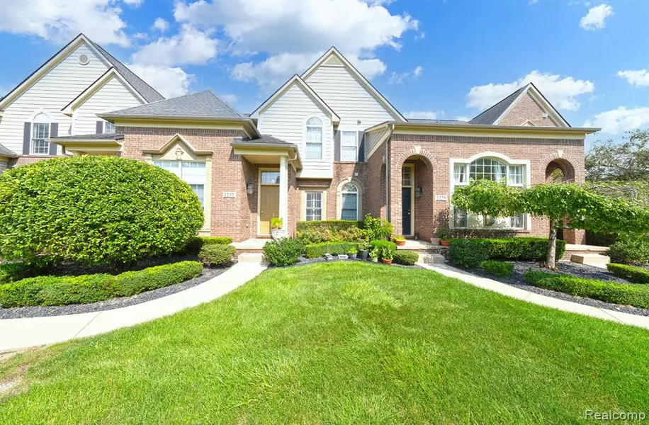 1237 W CRYSTAL Circle, Canton Twp, MI 48187