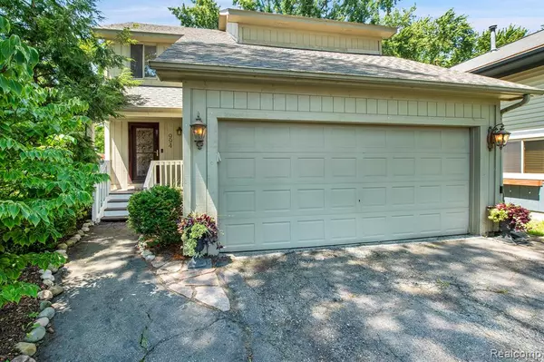 994 CHAREST Avenue, Waterford Twp, MI 48327