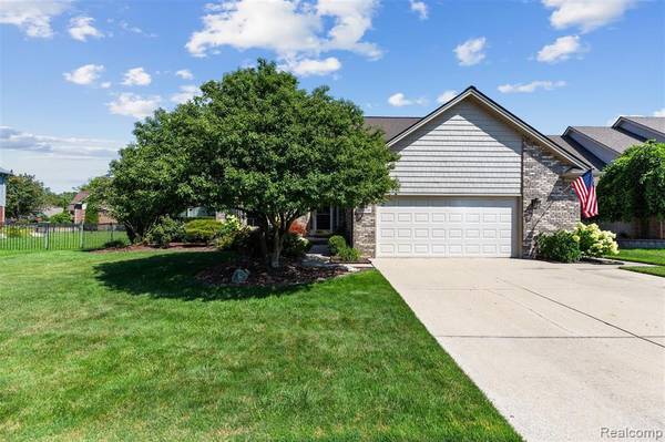 48878 Park Place Drive,  Macomb,  MI 48044