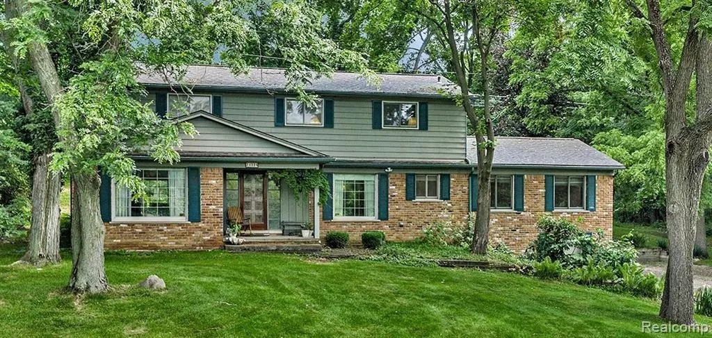 34316 THORNBROOK Drive, Farmington Hills, MI 48335