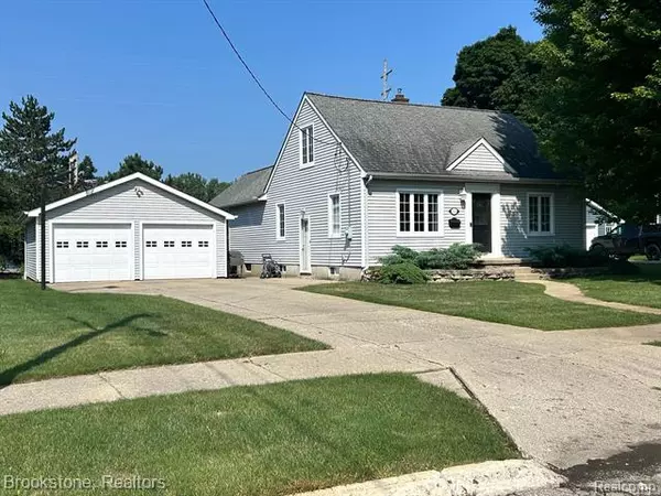 233 PONCHARTRAIN Drive,  Fenton,  MI 48430