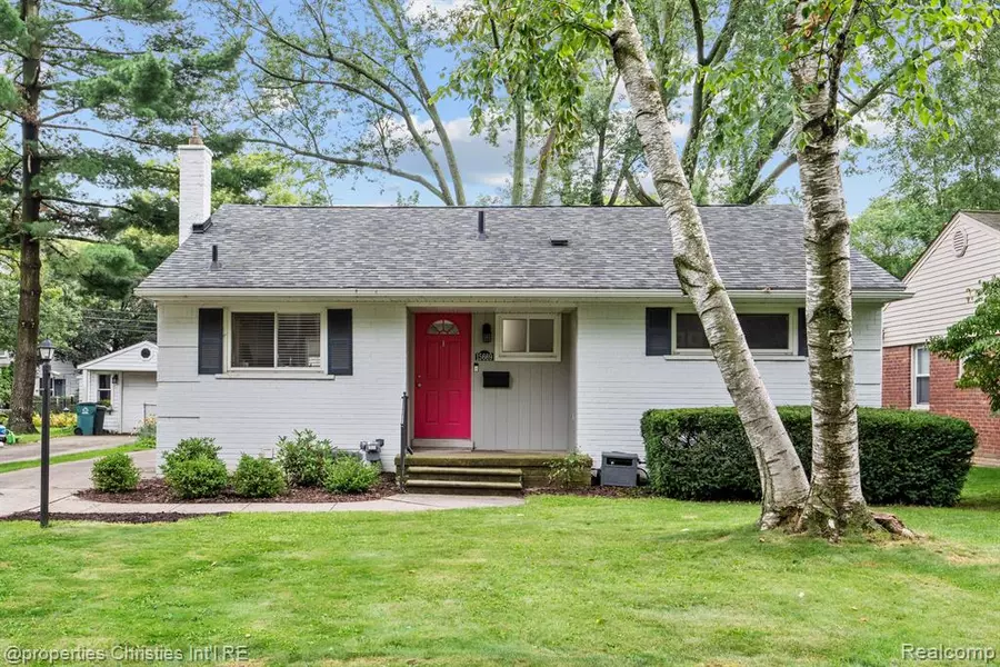 15669 BUCKINGHAM Avenue, Beverly Hills Vlg, MI 48025