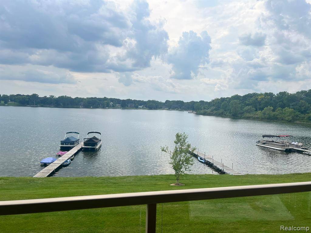 Bloomfield Twp, MI 48302,1940 KLINGENSMITH Road 47B