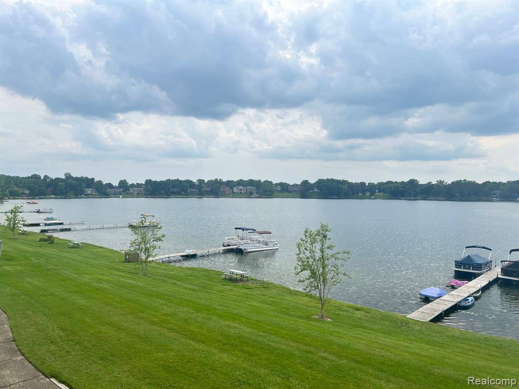 Bloomfield Twp, MI 48302,1940 KLINGENSMITH Road 47B