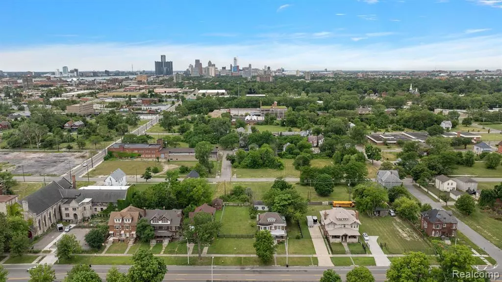 Detroit, MI 48207,255 E Grand Boulevard