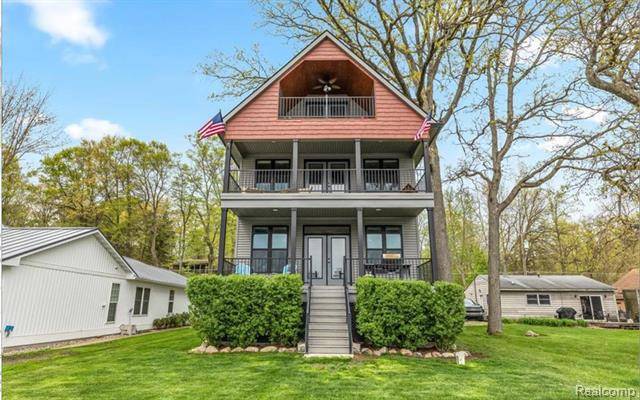 5298 EDGELAKE Drive, Hamburg Twp, MI 48169