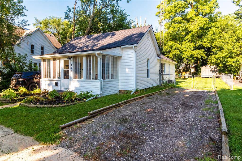 205 N LAPEER Street, Davison, MI 48423