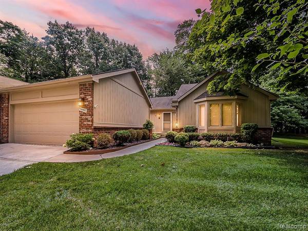 36997 DRIFTWOOD 2, Farmington Hills, MI 48331