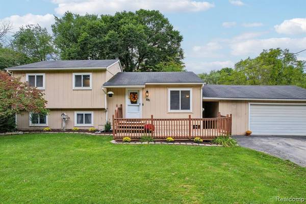 895 N CONKLIN Road,  Lake Orion,  MI 48362