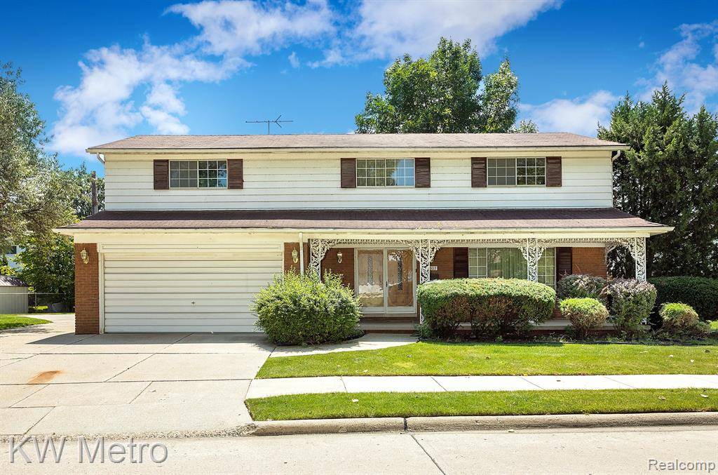 1607 YORKTOWN Street, Grosse Pointe Woods, MI 48236