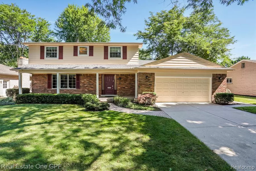 724 S ROSEDALE, Grosse Pointe Woods, MI 48236