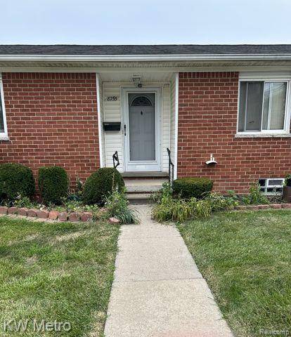 8755 Sterling St., Center Line, MI 48015