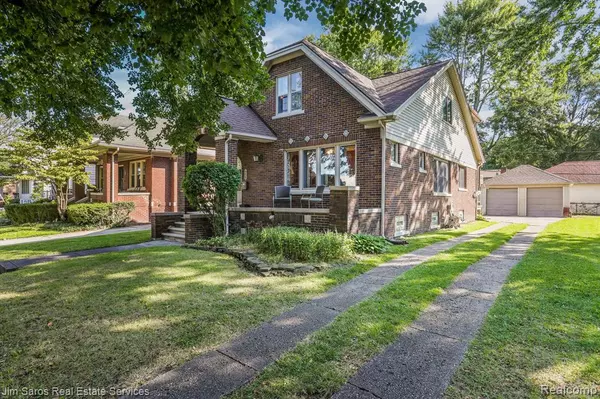 886 NOTRE DAME Street,  Grosse Pointe,  MI 48230