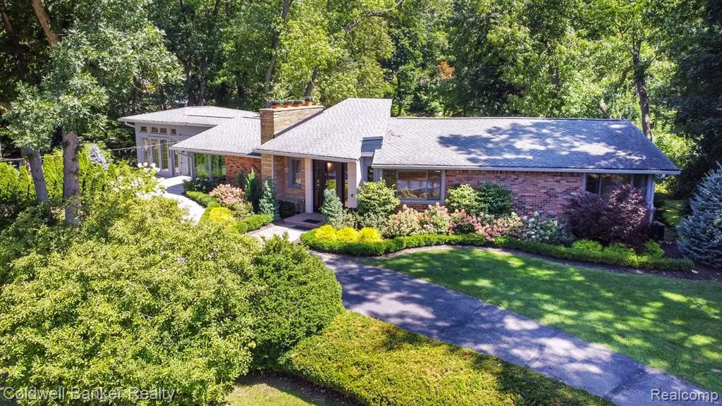 1930 HILLWOOD Drive, Bloomfield Hills, MI 48304