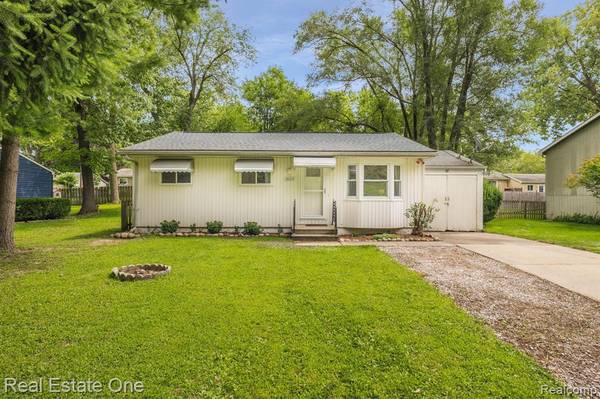 3655 Knollview Avenue,  West Bloomfield,  MI 48324