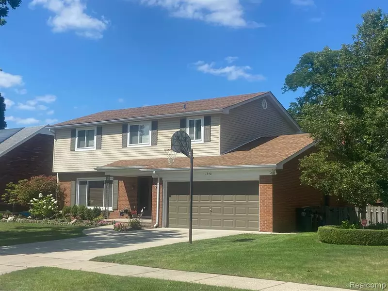 1340 EDMUNDTON Drive, Grosse Pointe, MI 48236