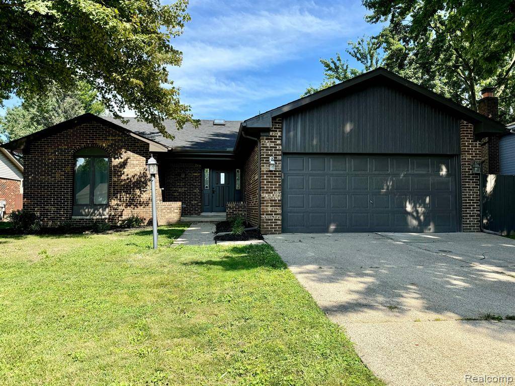 41180 IRONWOOD Drive, Clinton Twp, MI 48038