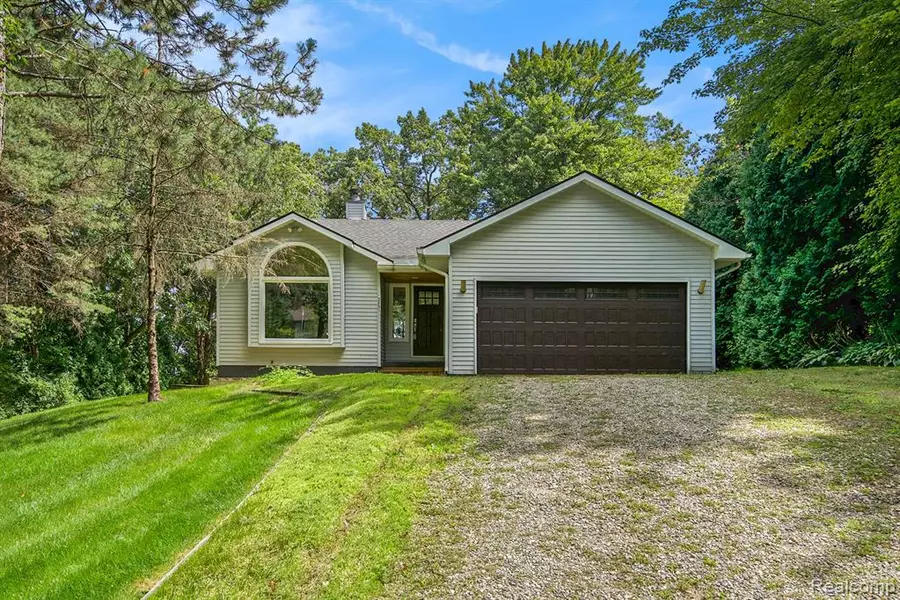 2831 STANWOOD Place, Brighton, MI 48114