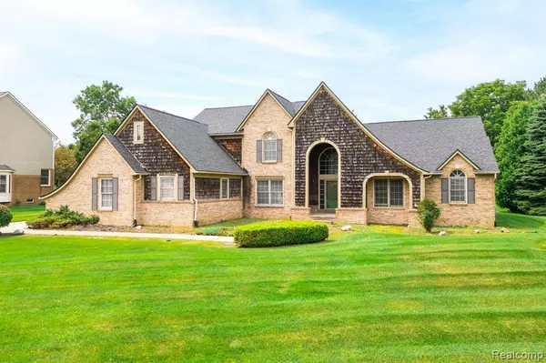 3932 KAELEAF Road, Lake Orion Vlg, MI 48360