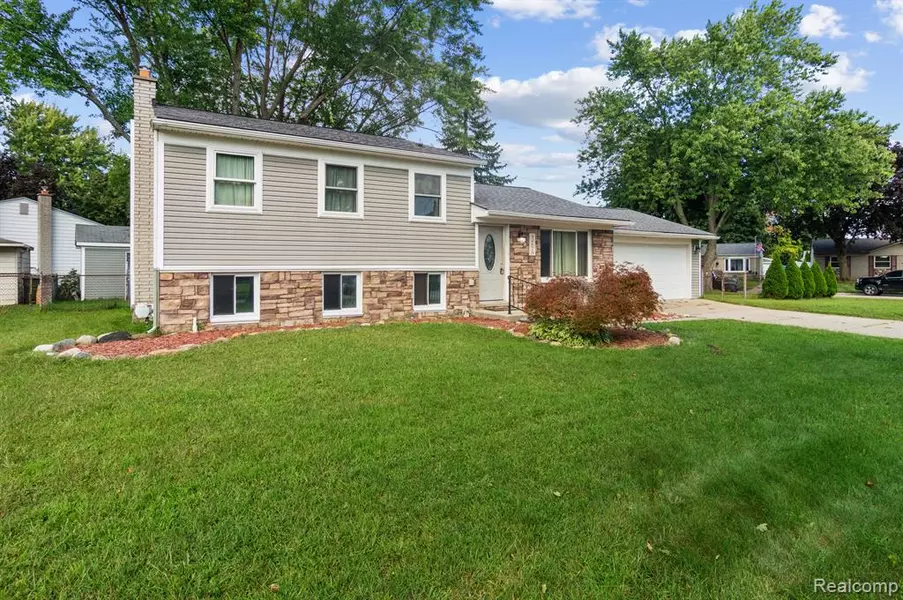 42878 WILMINGTON Drive, Sterling Heights, MI 48313