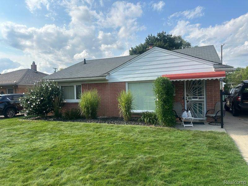 28554 N Clements Circle, Livonia, MI 48150