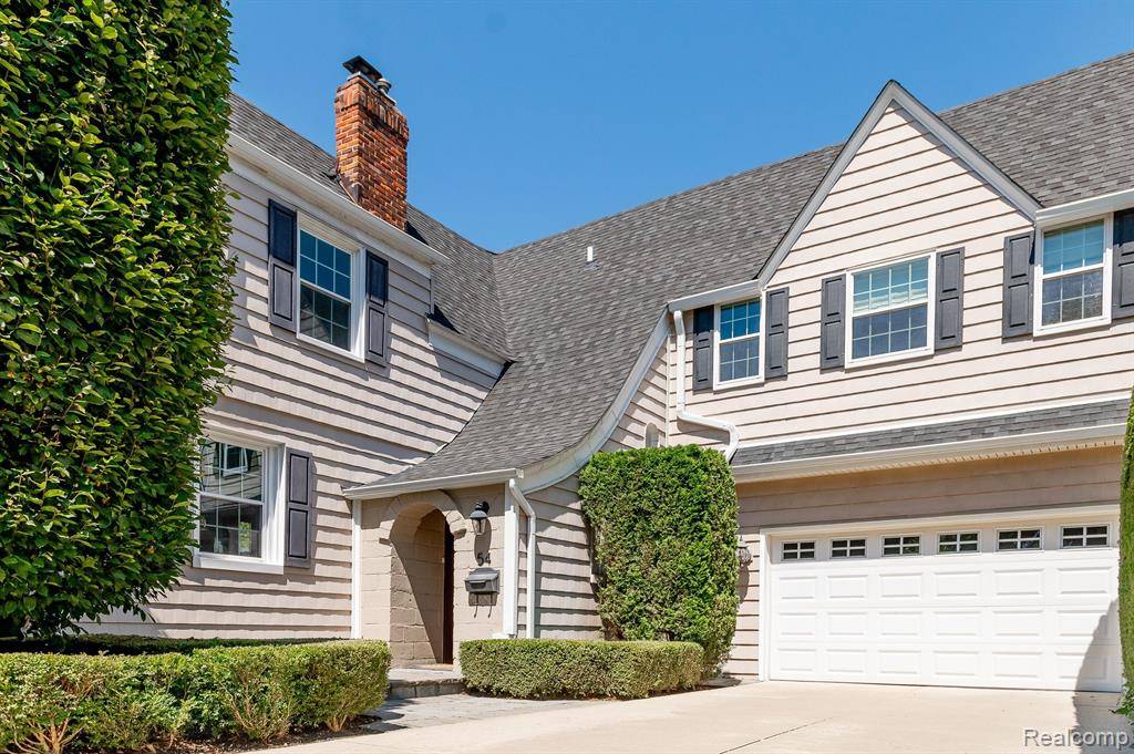 54 Meadow Lane, Grosse Pointe Farms, MI 48236