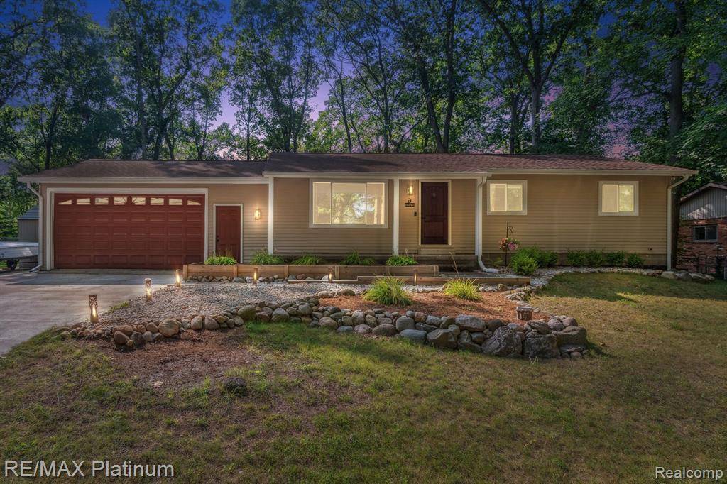 8821 WOODLAWN Avenue, Independence Twp, MI 48348
