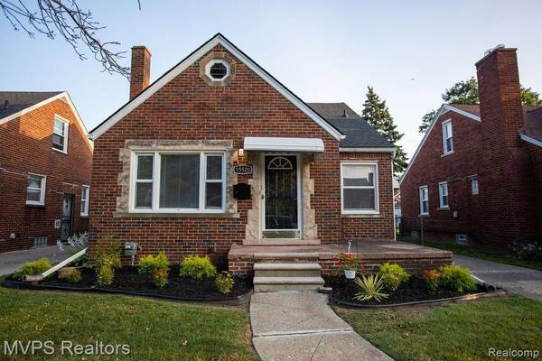 15520 COLLINSON Avenue,  Eastpointe,  MI 48021