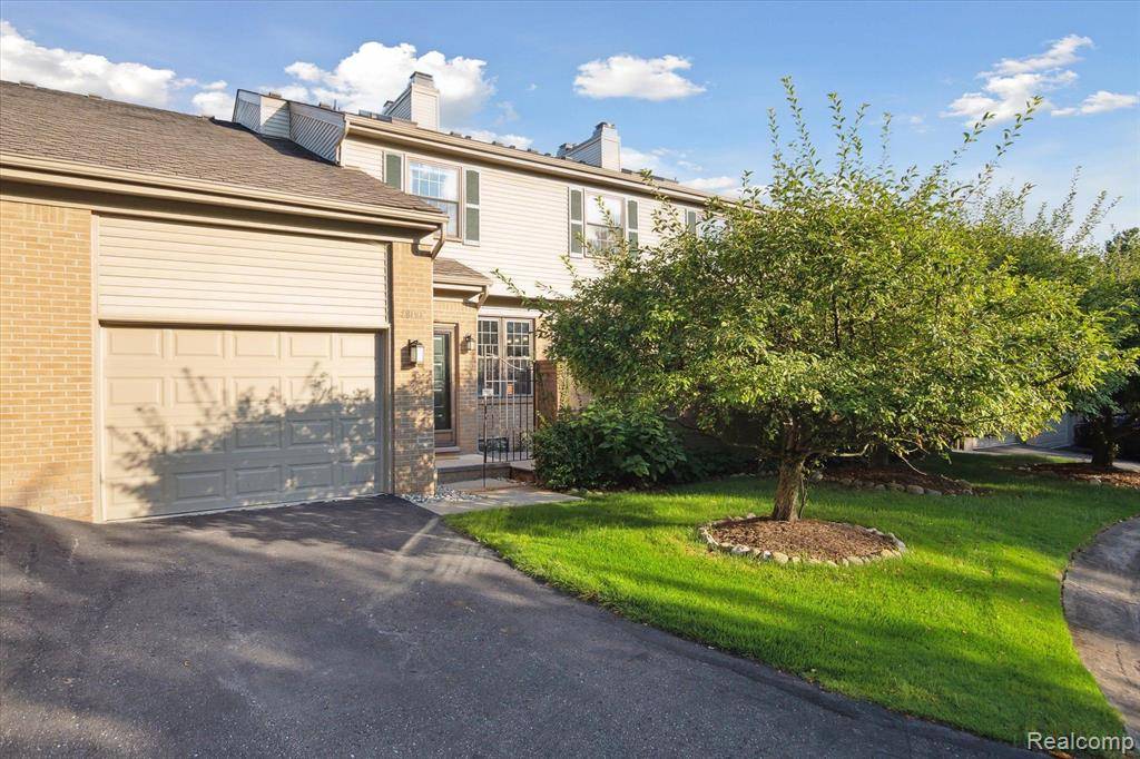29494 BEAU Ridge, Farmington Hills, MI 48331