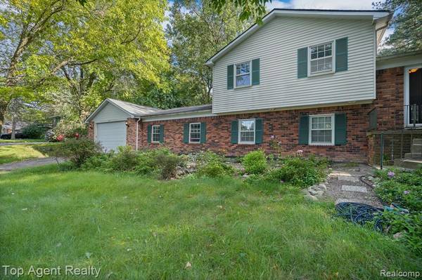 5171 GREENVIEW Drive, Clarkston, MI 48348