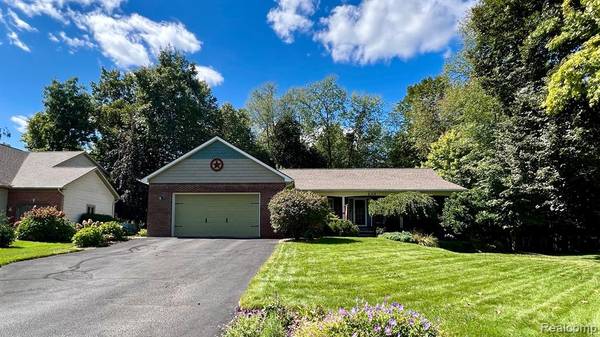 8324 WOODLAND Circle, Goodrich, MI 48438