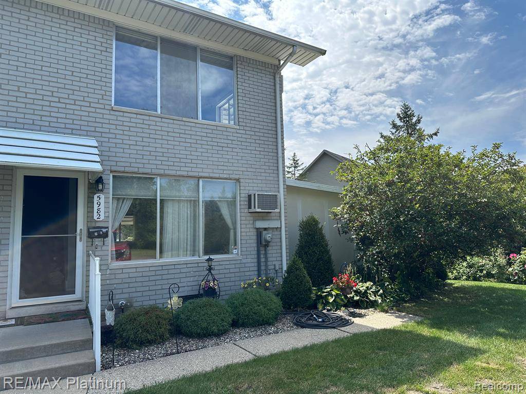 5982 ALAN Drive,  Brighton Twp,  MI 48116