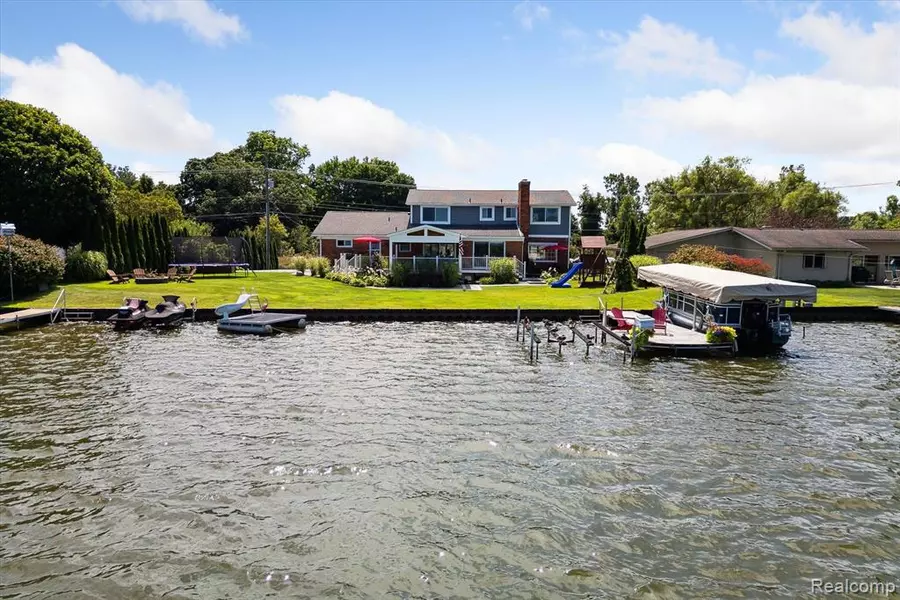 3904 Sleeth Road, Commerce Twp, MI 48382
