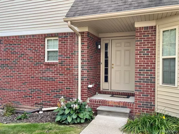 19541 HEIDEN Drive, Brownstown Twp, MI 48174