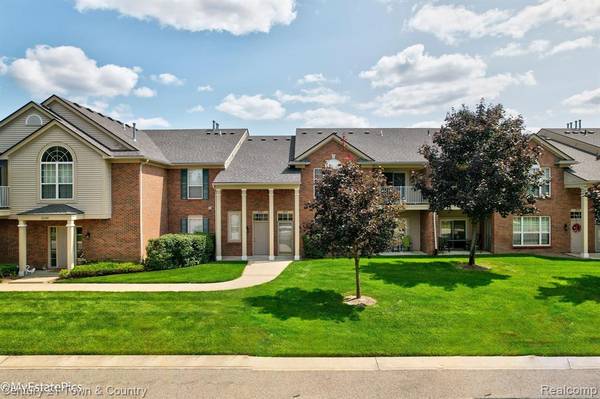 28104 CHESAPEAKE Circle 334,  Walled Lake,  MI 48390