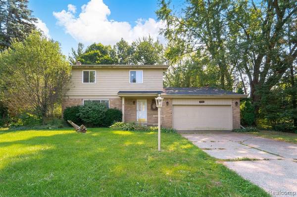 6547 MEADOWWOOD Lane, Grand Blanc, MI 48439