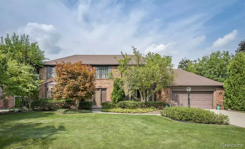 36038 Crompton Circle, Farmington Hills, MI 48335