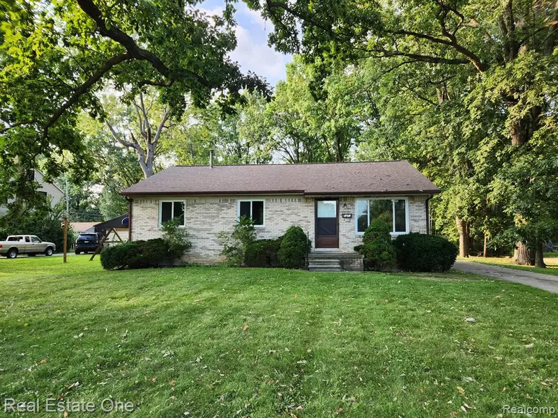 700 W GARDENIA Avenue, Madison Heights, MI 48071