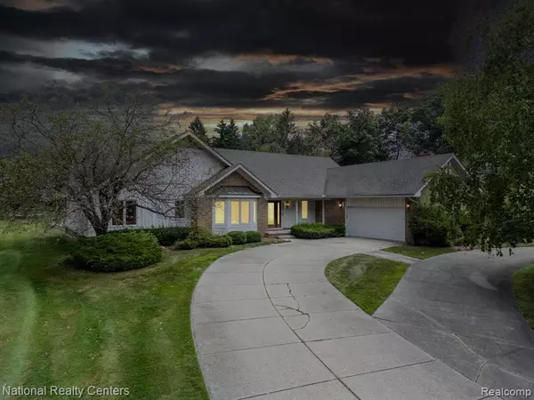 4392 PINEHURST Drive,  West Bloomfield,  MI 48322