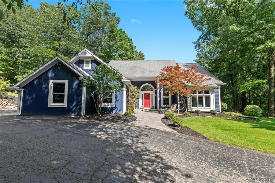 4851 BRIGHTON OAKS Trail, Genoa Twp, MI 48116
