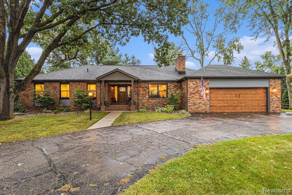 8827 PLEASANT LAKE Drive, Hamburg Twp, MI 48116