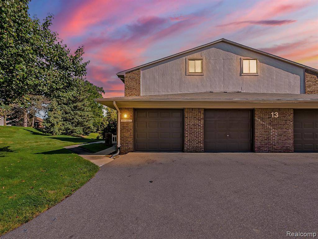 6654 MAPLE LAKES Drive, West Bloomfield Twp, MI 48322