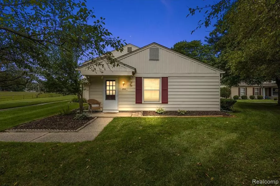 2921 ROCKFORD Court, Lake Orion, MI 48360