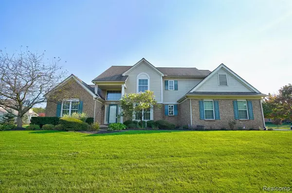 2300 HIDDEN FOREST Drive, Grand Blanc Twp, MI 48439