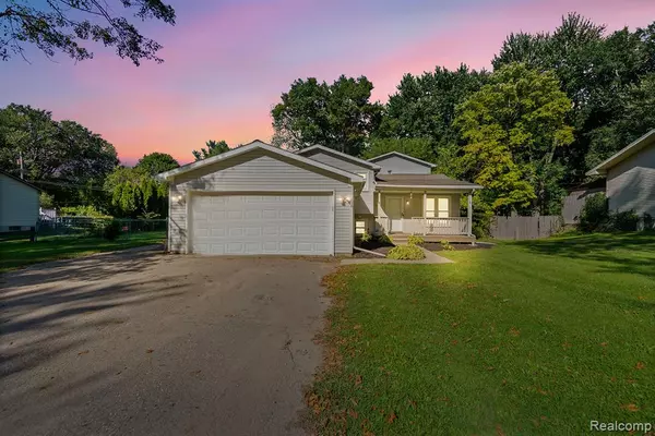 2522 CANDLEWICK Drive, Lake Orion, MI 48359