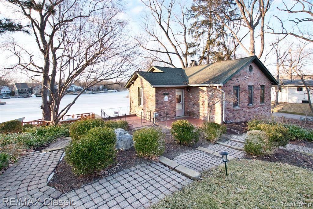 Wolverine Lake Vlg, MI 48390,260 Oak Island Drive