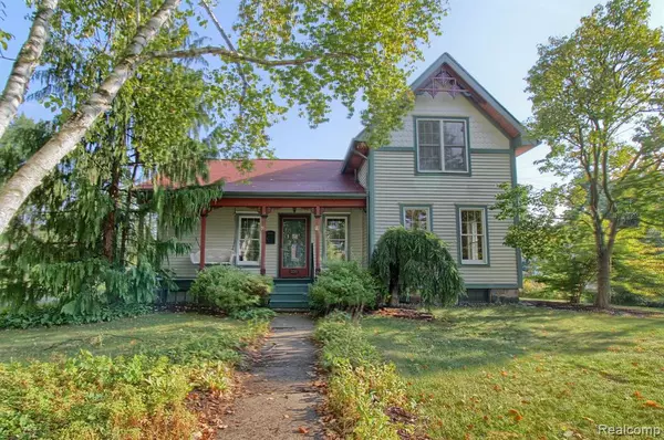 335 W LAKE Street, South Lyon, MI 48178