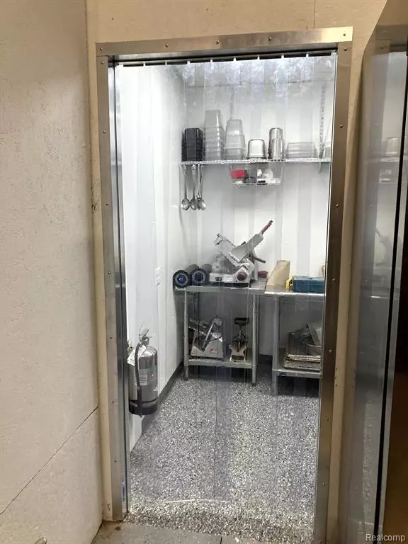 Oxford Vlg, MI 48371,74 N WASHINGTON Street